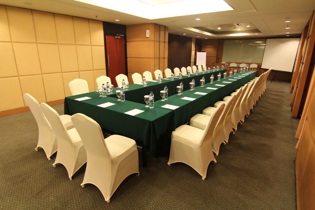 Grand Suka Hotel Pekanbaru Exterior foto
