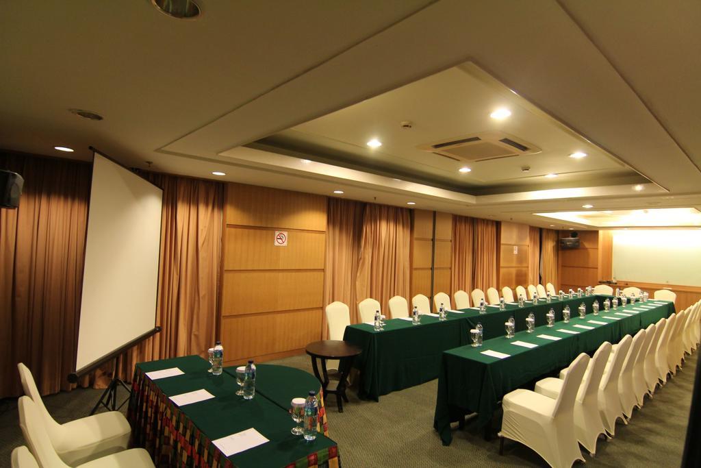 Grand Suka Hotel Pekanbaru Exterior foto