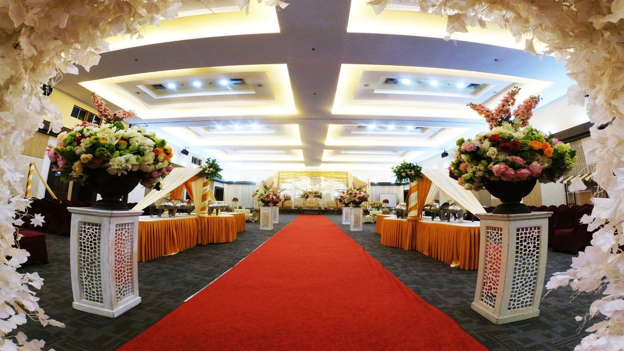 Grand Suka Hotel Pekanbaru Exterior foto