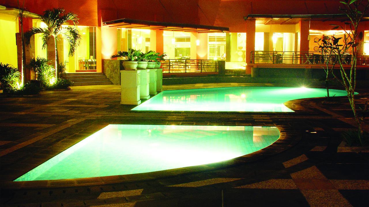 Grand Suka Hotel Pekanbaru Exterior foto