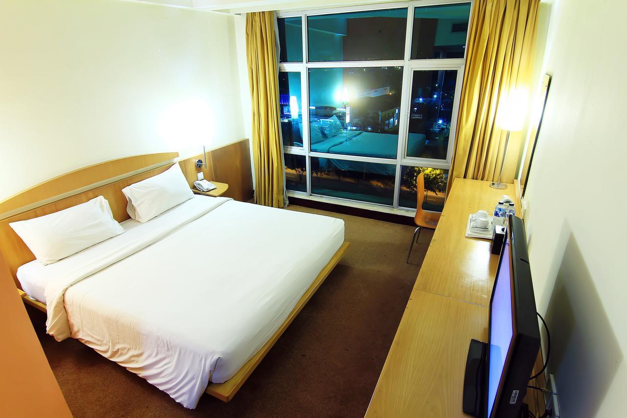Grand Suka Hotel Pekanbaru Exterior foto