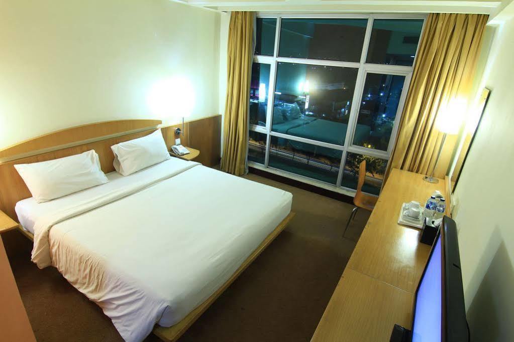 Grand Suka Hotel Pekanbaru Exterior foto