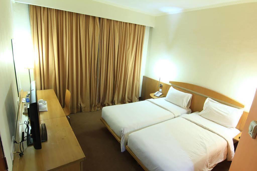 Grand Suka Hotel Pekanbaru Exterior foto